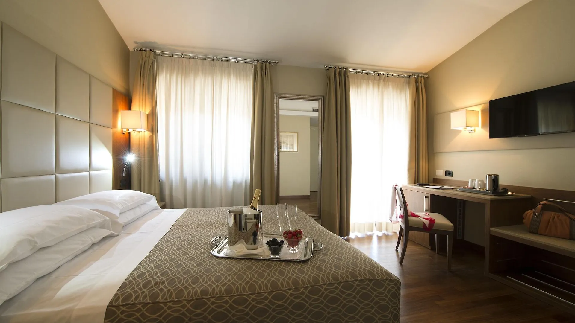 Hotel Fenice Милан 3*,