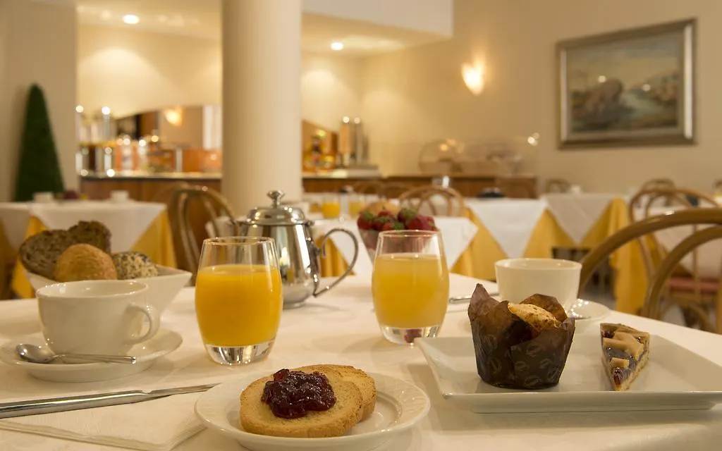 Hotel Fenice Milano 3*,
