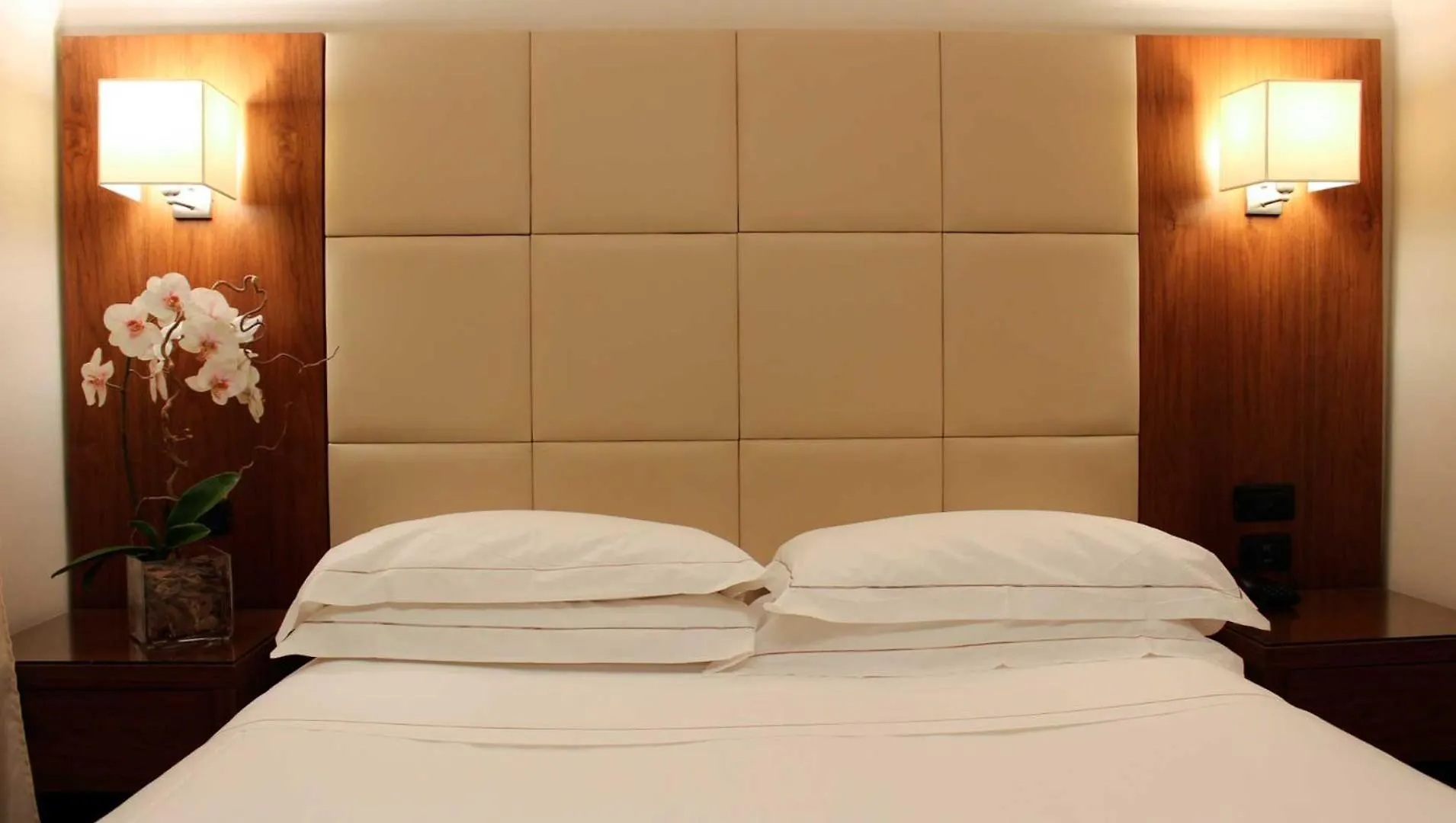 Hotel Fenice Milano 3*,  Italien