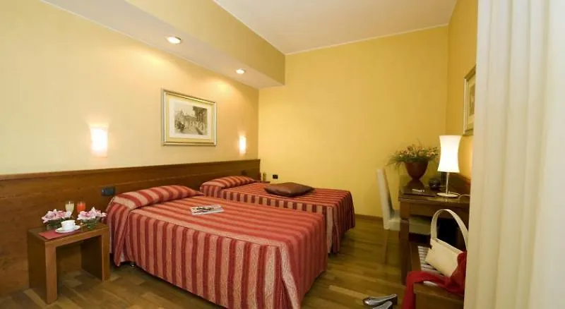 Hotel Fenice Milano 3*,